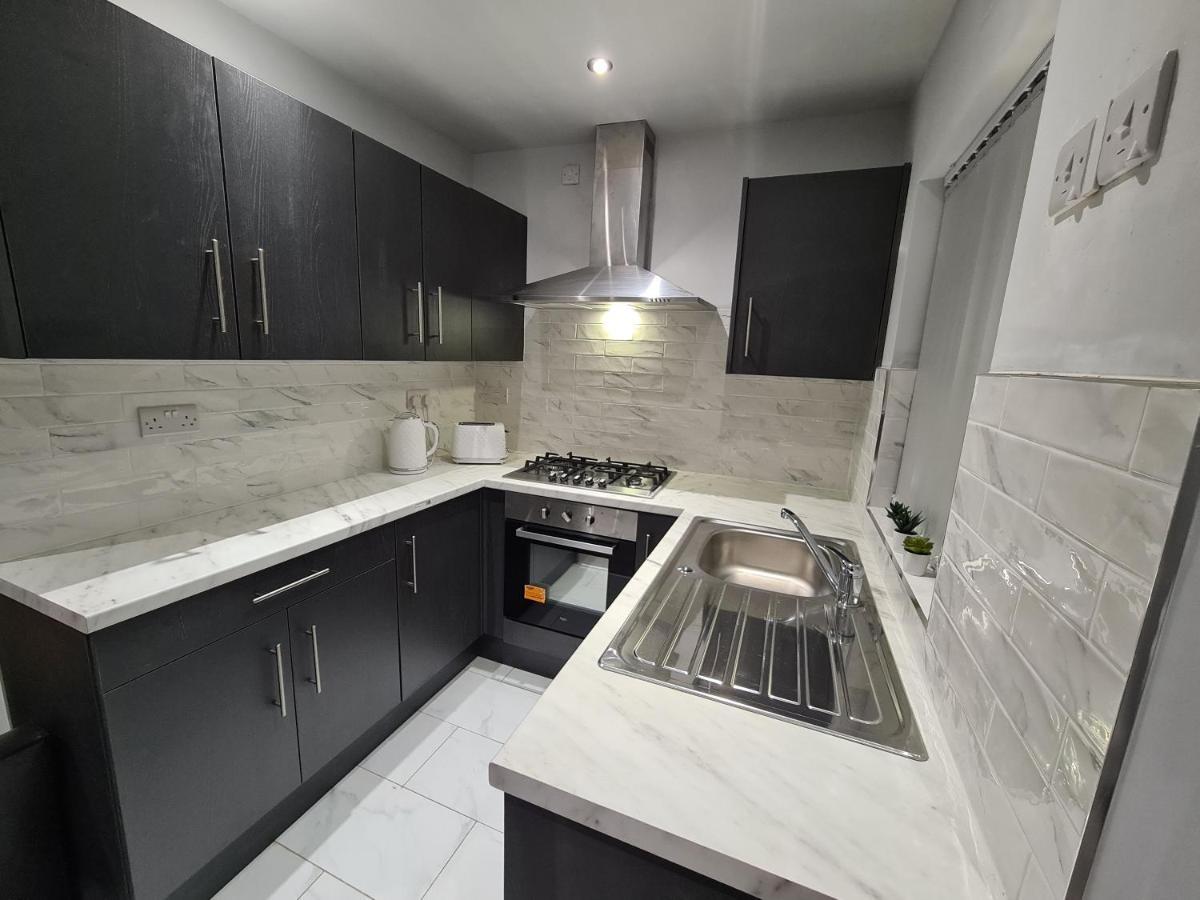 Whole House - 4 Bedrooms - Parking - Sleeps 8 เบอร์มิงแฮม ภายนอก รูปภาพ