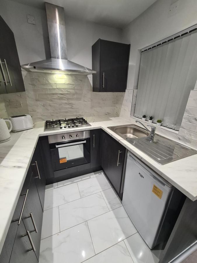 Whole House - 4 Bedrooms - Parking - Sleeps 8 เบอร์มิงแฮม ภายนอก รูปภาพ