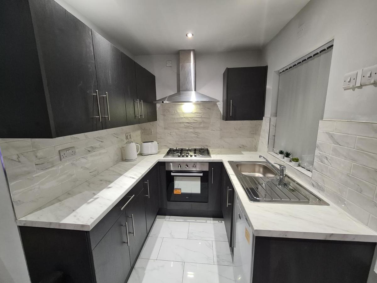 Whole House - 4 Bedrooms - Parking - Sleeps 8 เบอร์มิงแฮม ภายนอก รูปภาพ