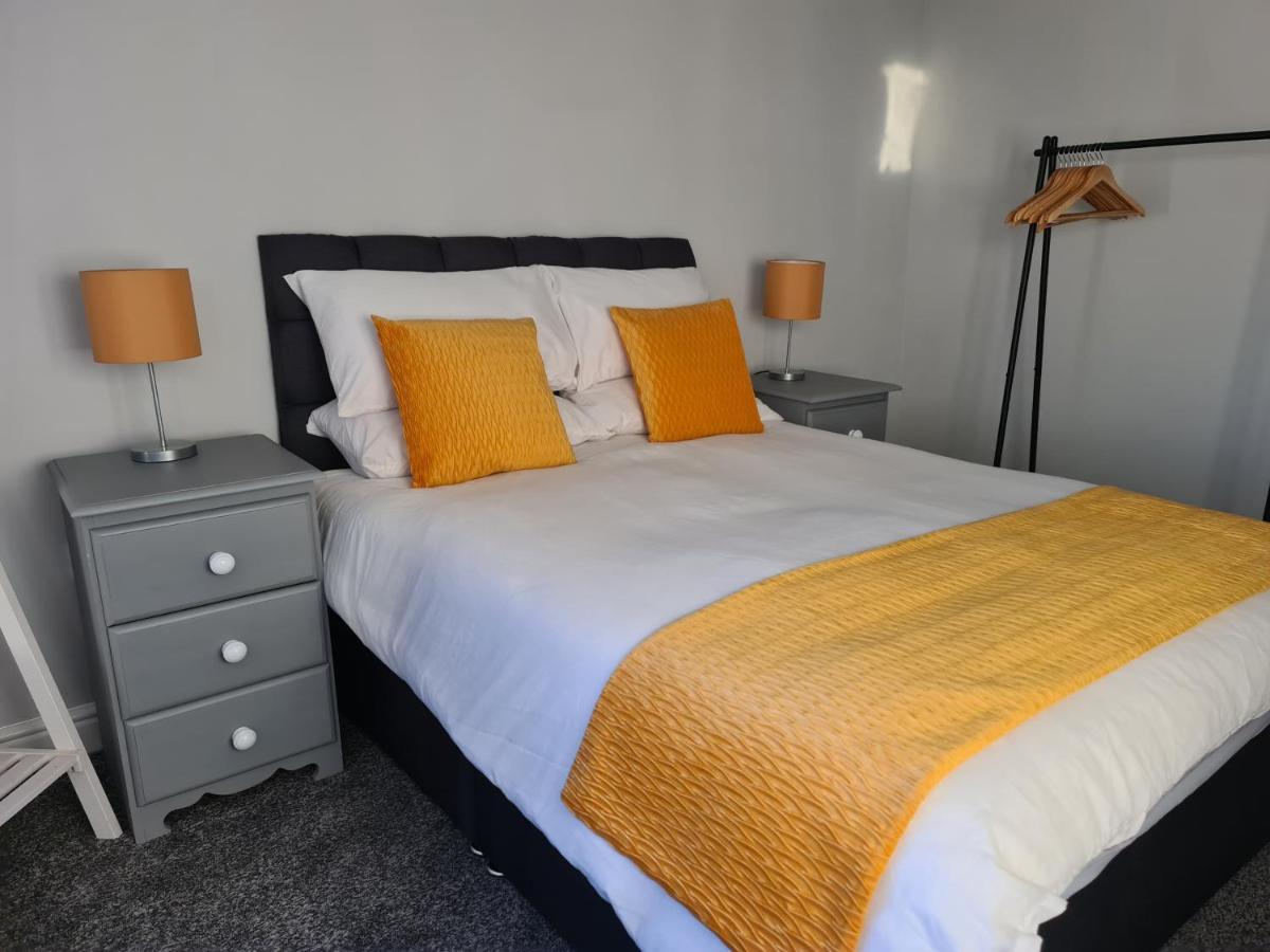 Whole House - 4 Bedrooms - Parking - Sleeps 8 เบอร์มิงแฮม ภายนอก รูปภาพ