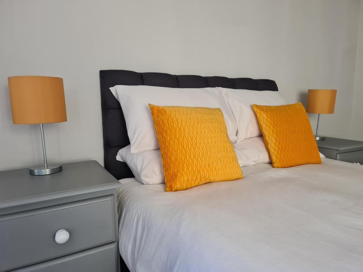 Whole House - 4 Bedrooms - Parking - Sleeps 8 เบอร์มิงแฮม ภายนอก รูปภาพ