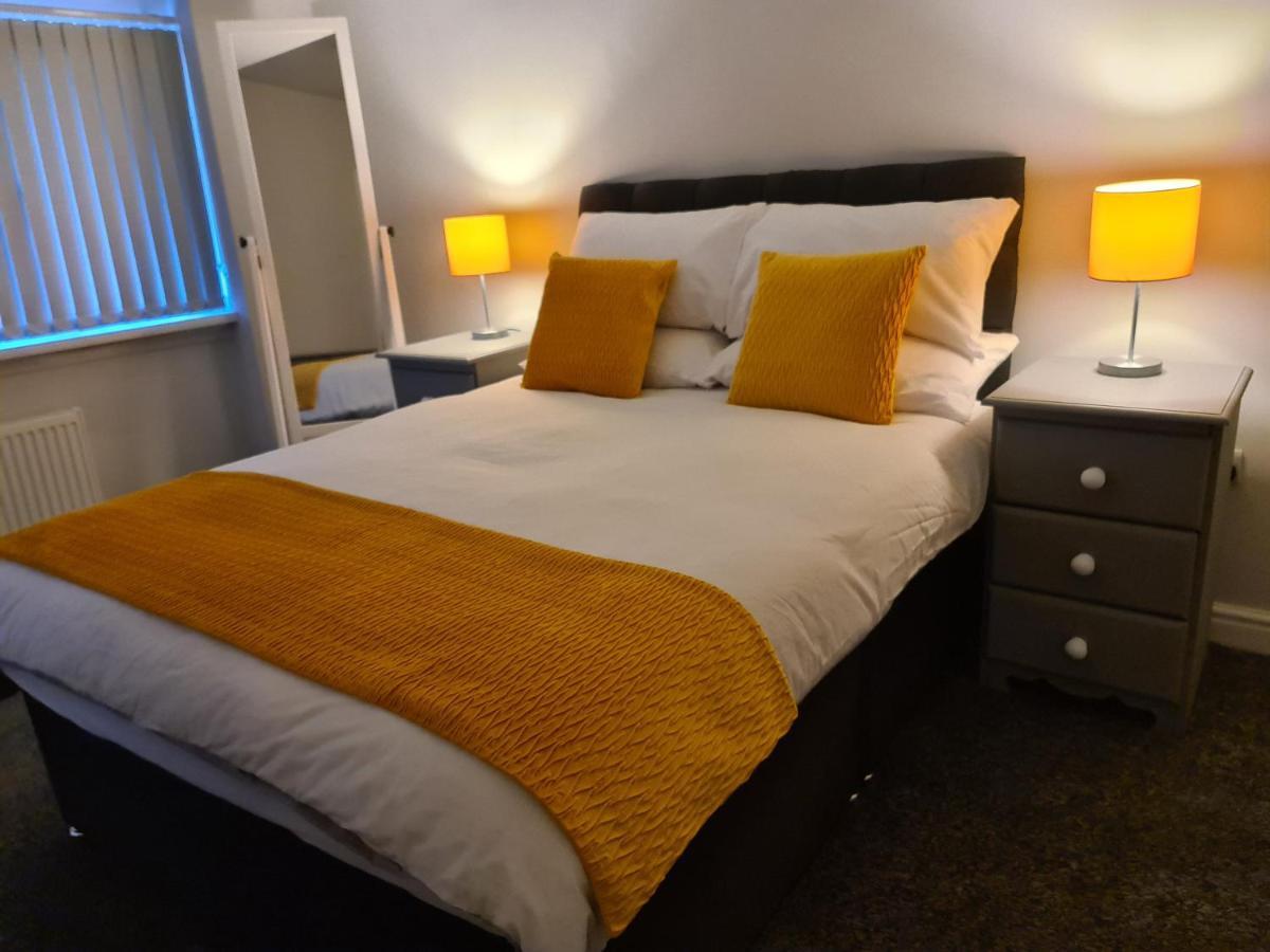 Whole House - 4 Bedrooms - Parking - Sleeps 8 เบอร์มิงแฮม ภายนอก รูปภาพ