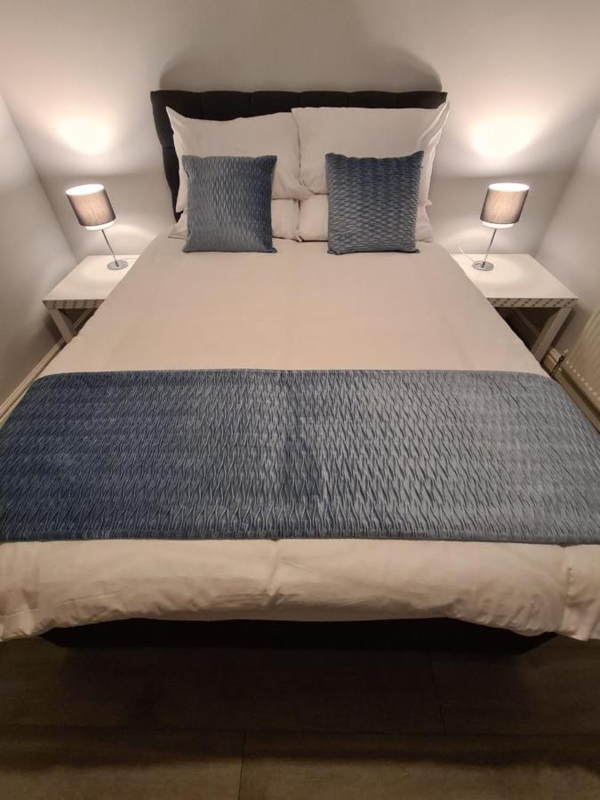 Whole House - 4 Bedrooms - Parking - Sleeps 8 เบอร์มิงแฮม ภายนอก รูปภาพ