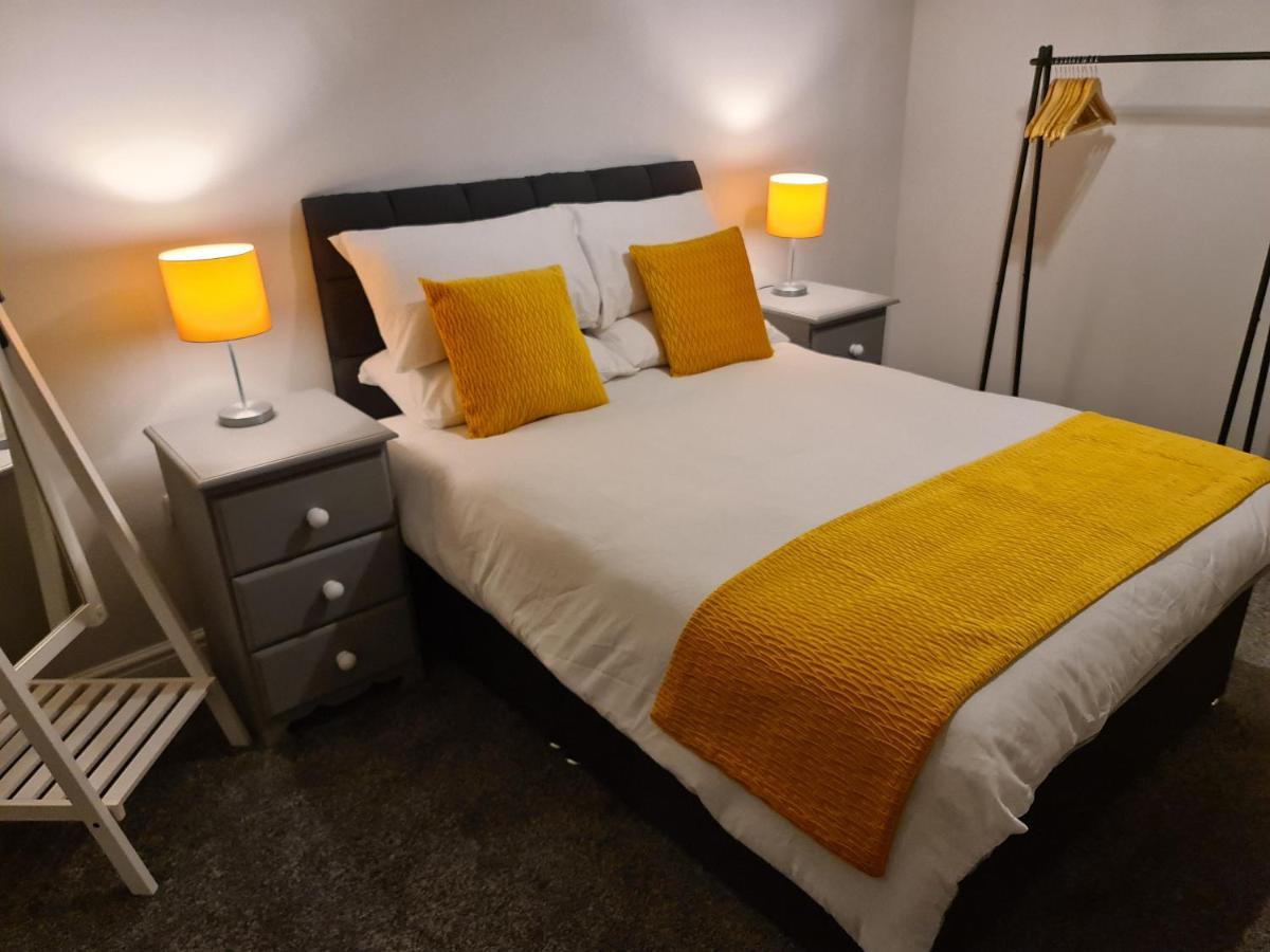 Whole House - 4 Bedrooms - Parking - Sleeps 8 เบอร์มิงแฮม ภายนอก รูปภาพ
