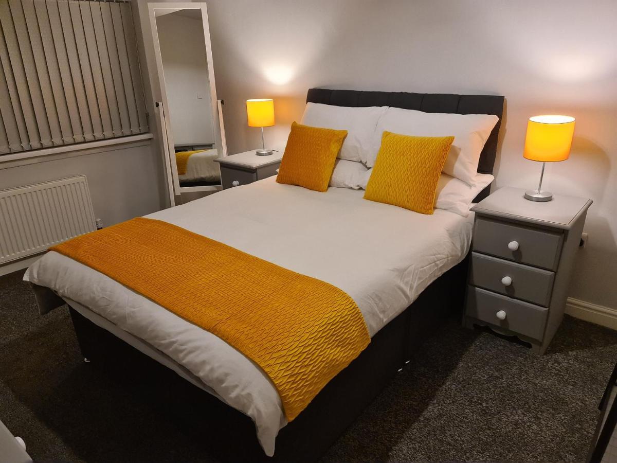 Whole House - 4 Bedrooms - Parking - Sleeps 8 เบอร์มิงแฮม ภายนอก รูปภาพ