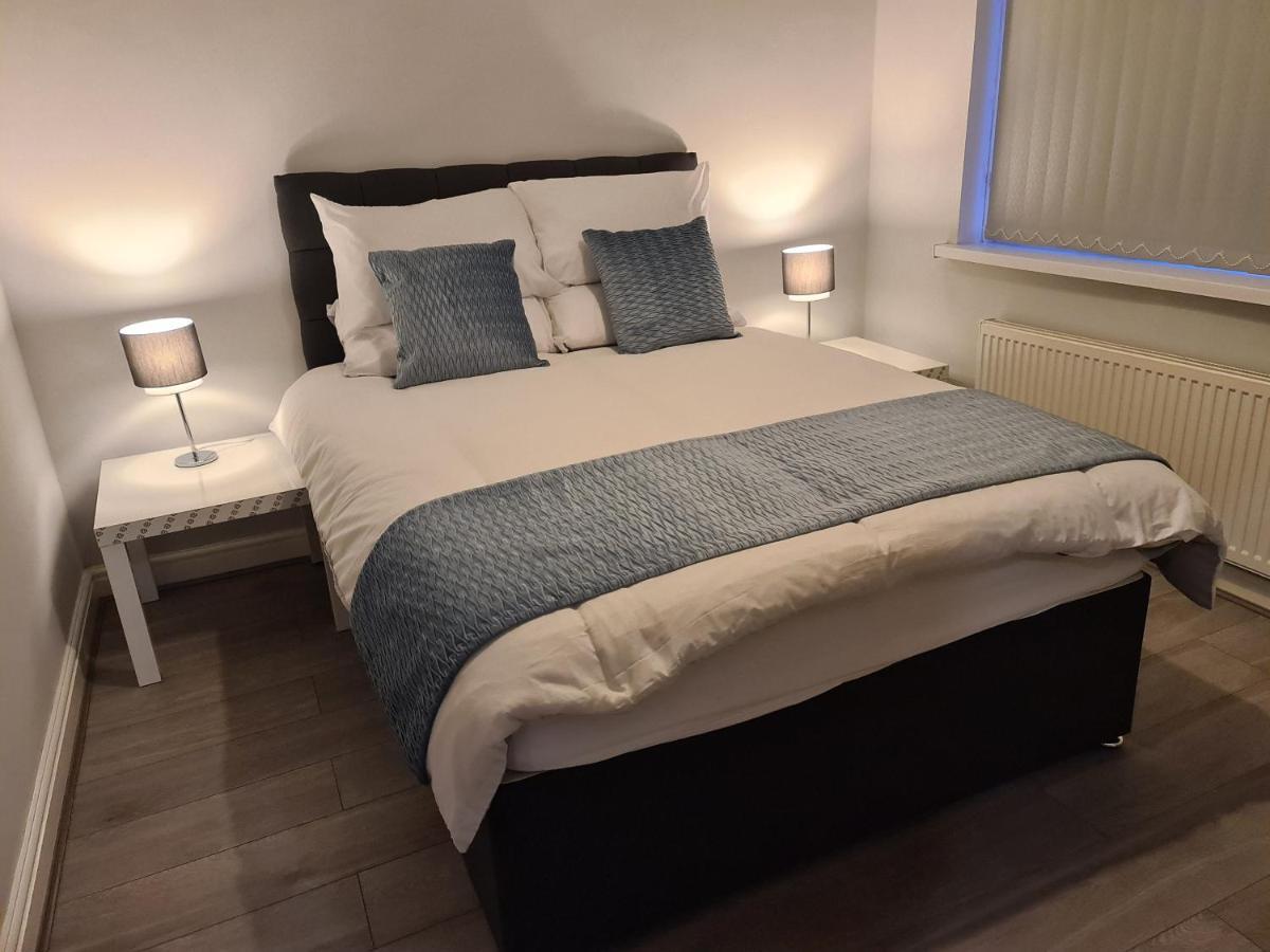 Whole House - 4 Bedrooms - Parking - Sleeps 8 เบอร์มิงแฮม ภายนอก รูปภาพ