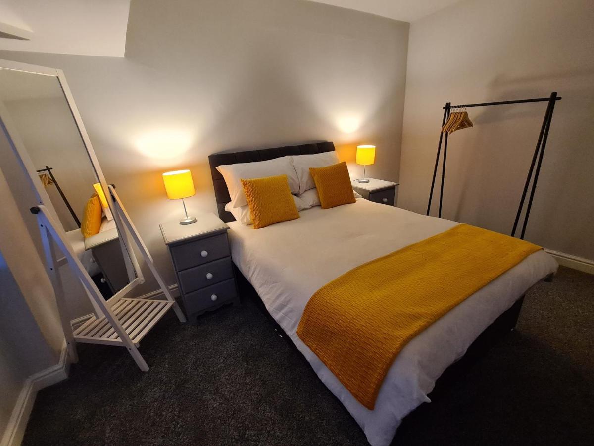 Whole House - 4 Bedrooms - Parking - Sleeps 8 เบอร์มิงแฮม ภายนอก รูปภาพ