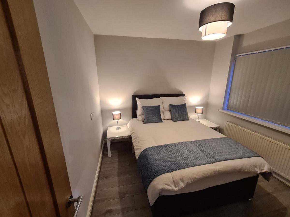 Whole House - 4 Bedrooms - Parking - Sleeps 8 เบอร์มิงแฮม ภายนอก รูปภาพ