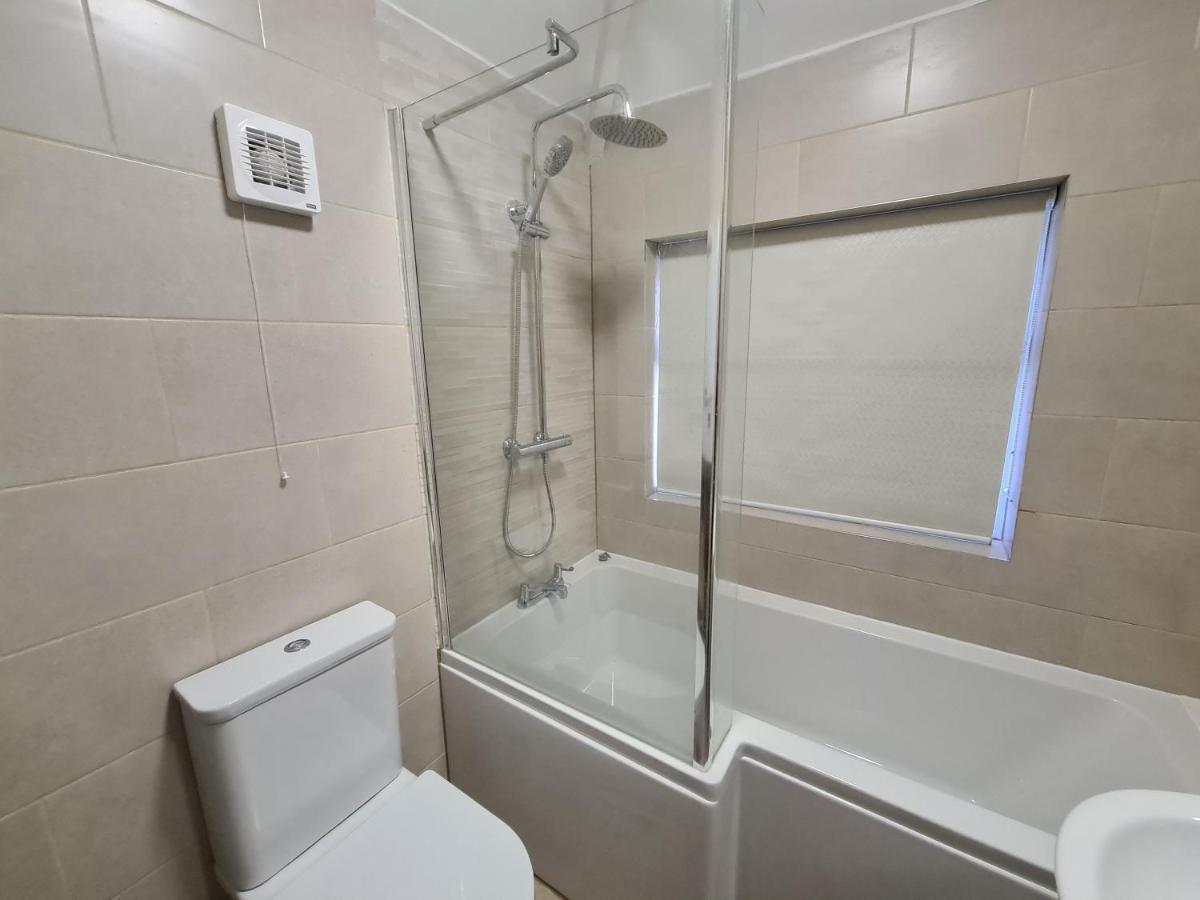 Whole House - 4 Bedrooms - Parking - Sleeps 8 เบอร์มิงแฮม ภายนอก รูปภาพ